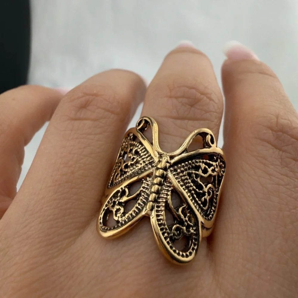 Elegant Gold Butterfly Ring
